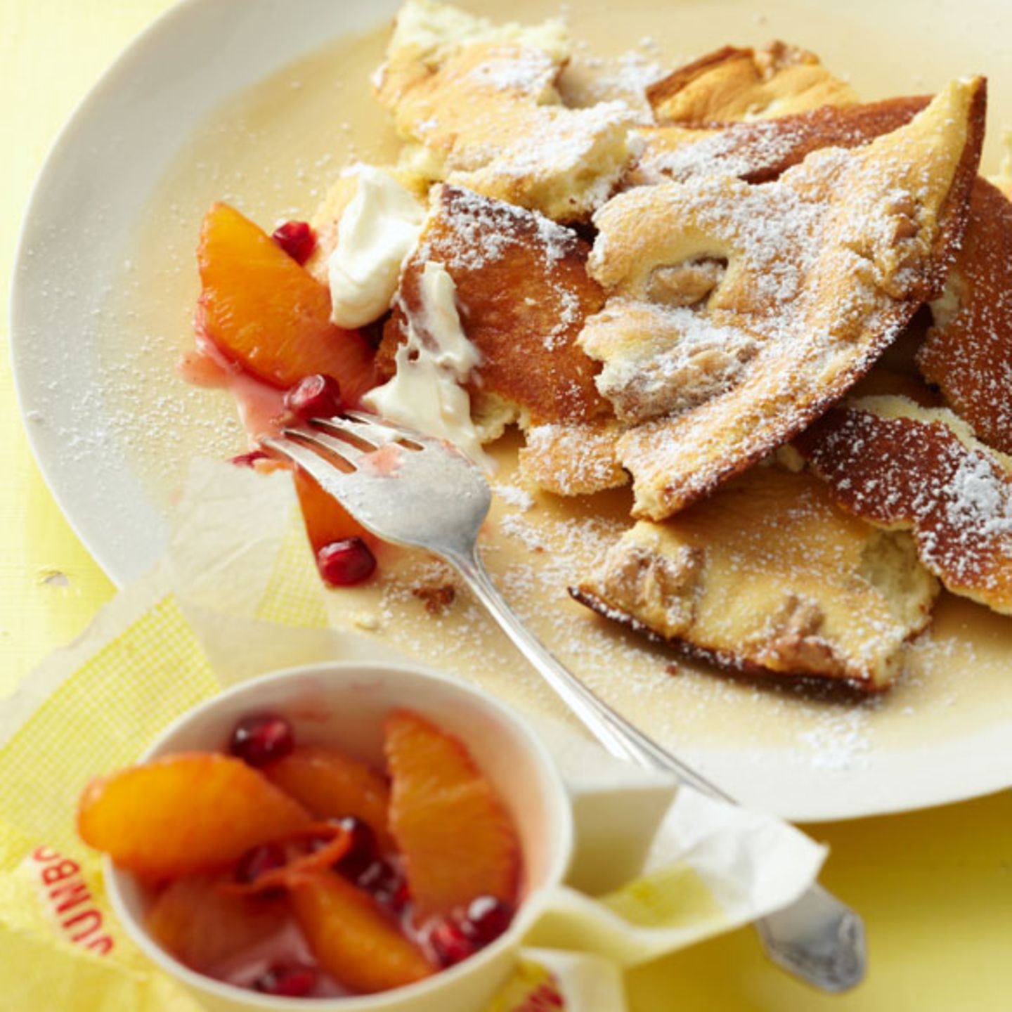 Kaiserschmarren mit Apfelsinen-Granatapfel-Kompott