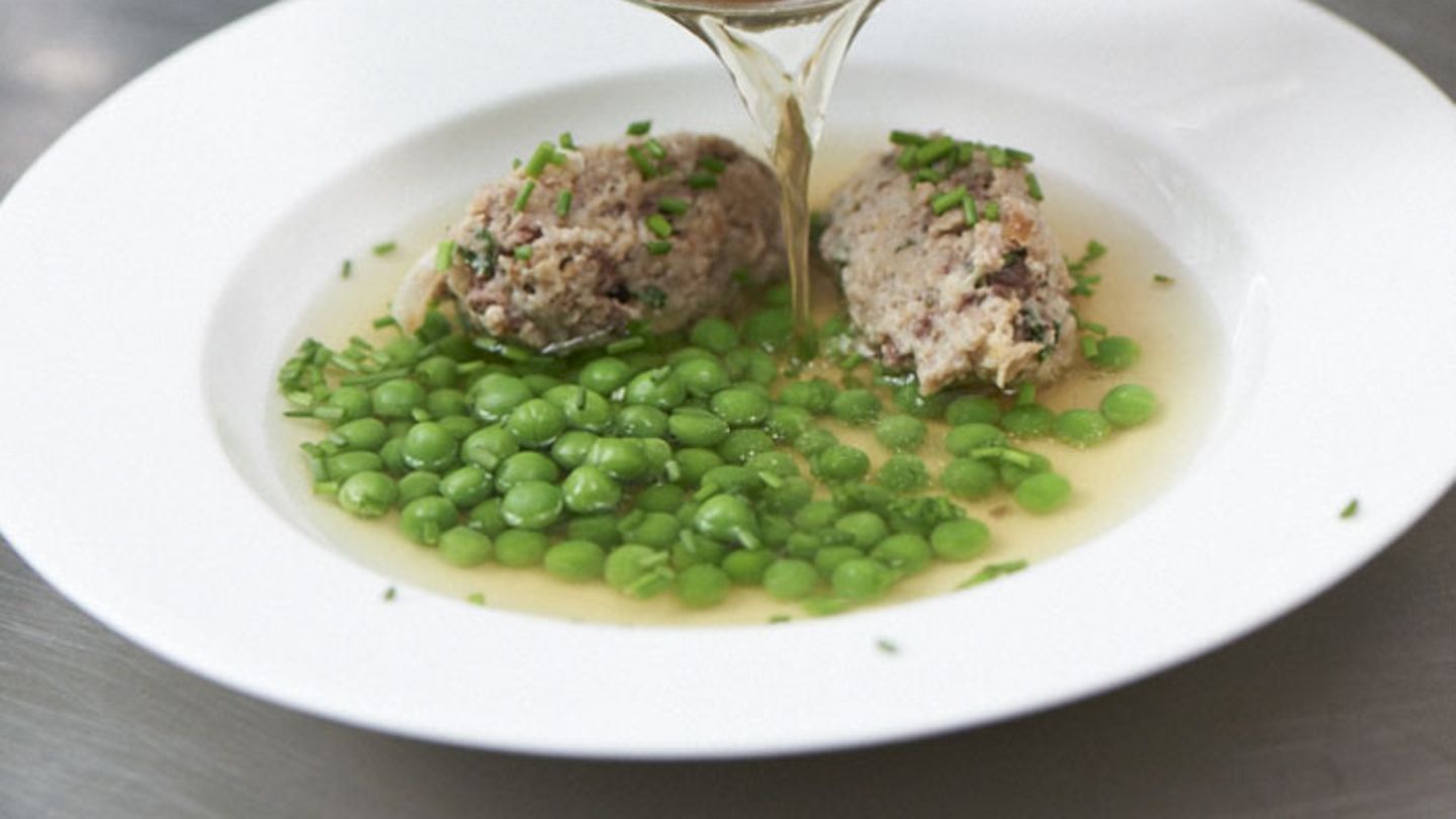 Hühnersuppe mit Leberknödeln Rezept