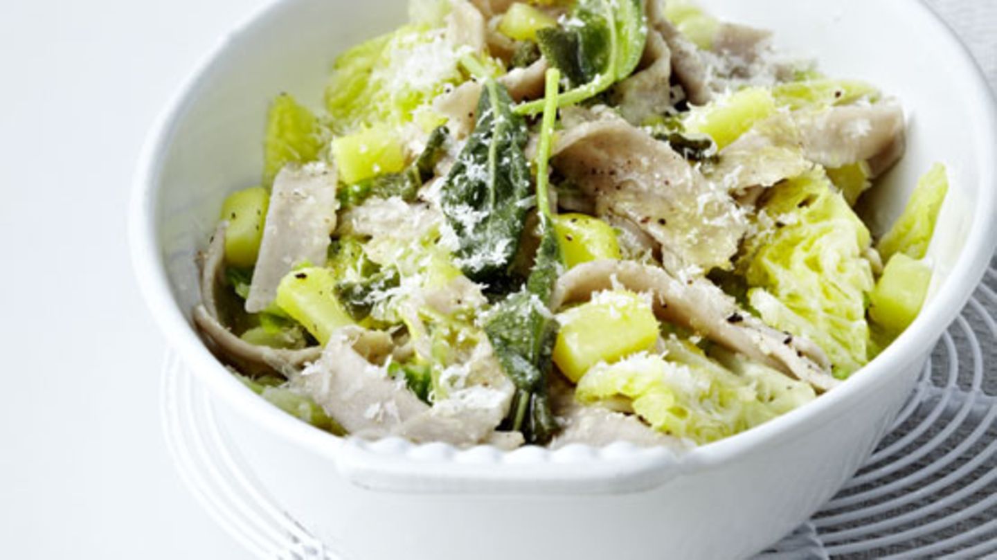 Buchweizenudeln mit Wirsing und Kartoffeln Rezept