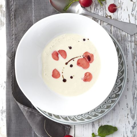 Kohlrabicremesuppe mit Radieschen