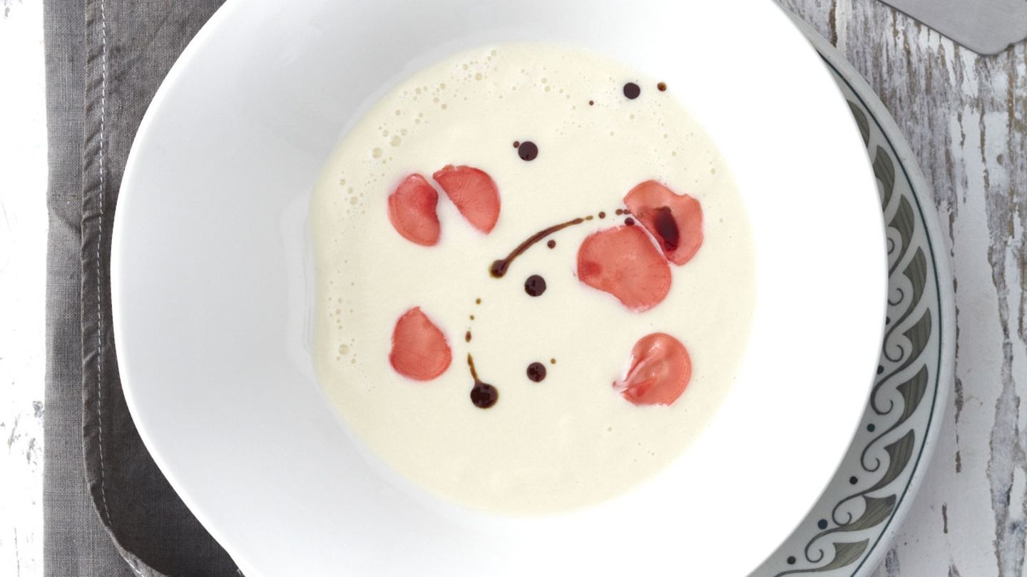 Kohlrabicremesuppe mit Radieschen Rezept