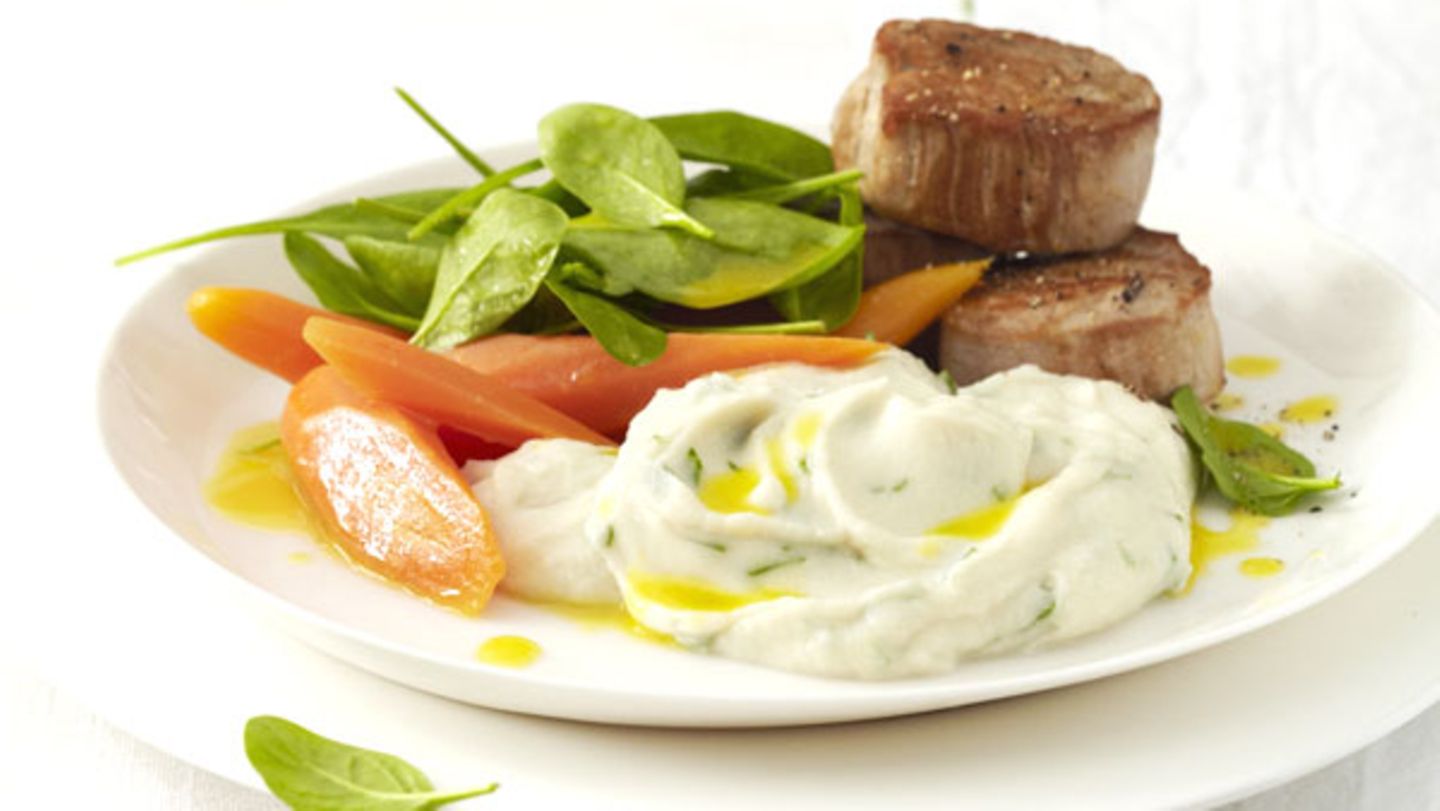 Schweinefilet mit Blumenkohlpüree und Kümmelmöhren Rezept