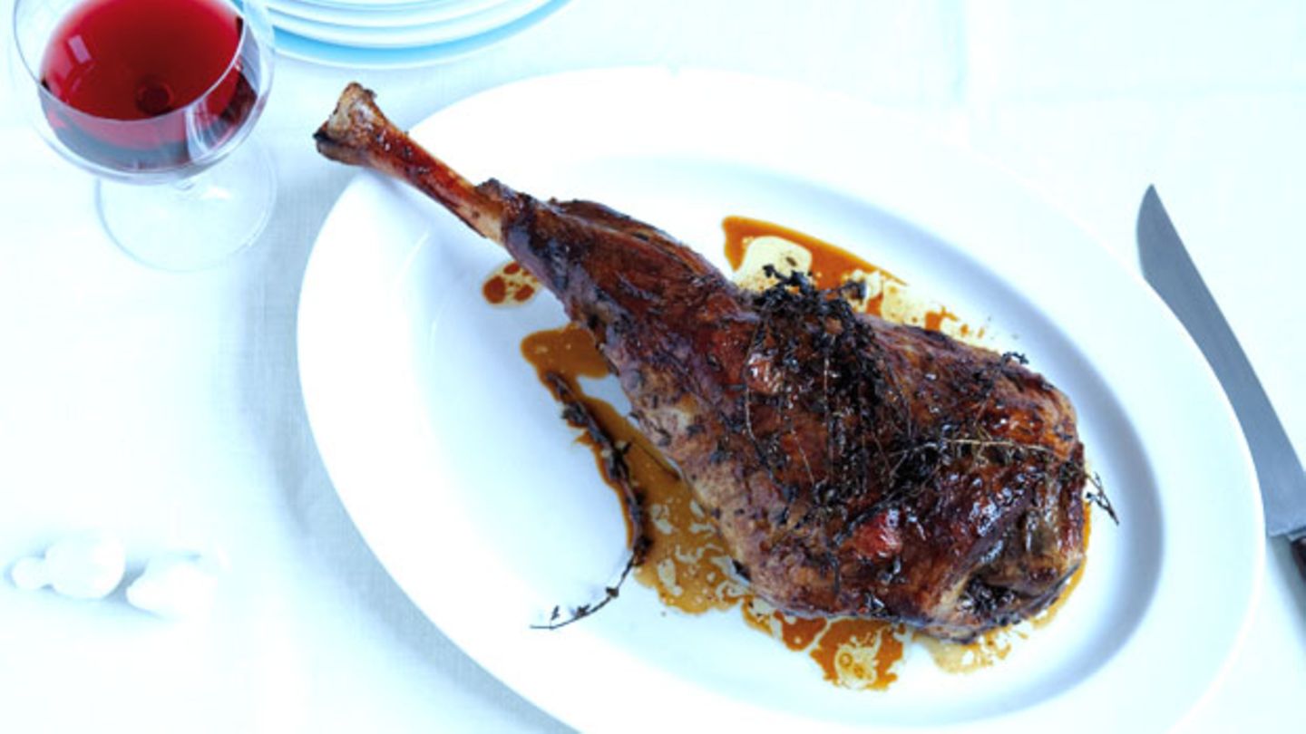 Lammkeule mit jungem Knoblauch Rezept - [ESSEN UND TRINKEN]