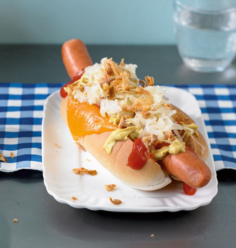 Hot Dogs mit Sauerkraut Hot Dogs mit Sauerkraut