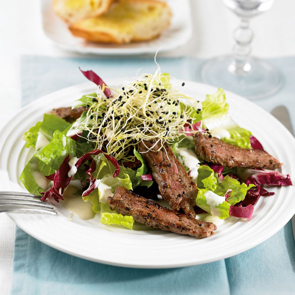 Salat mit Steak Rezept - [ESSEN UND TRINKEN]