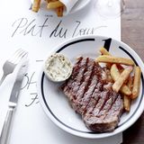 Steak frites mit Sardellenbutter