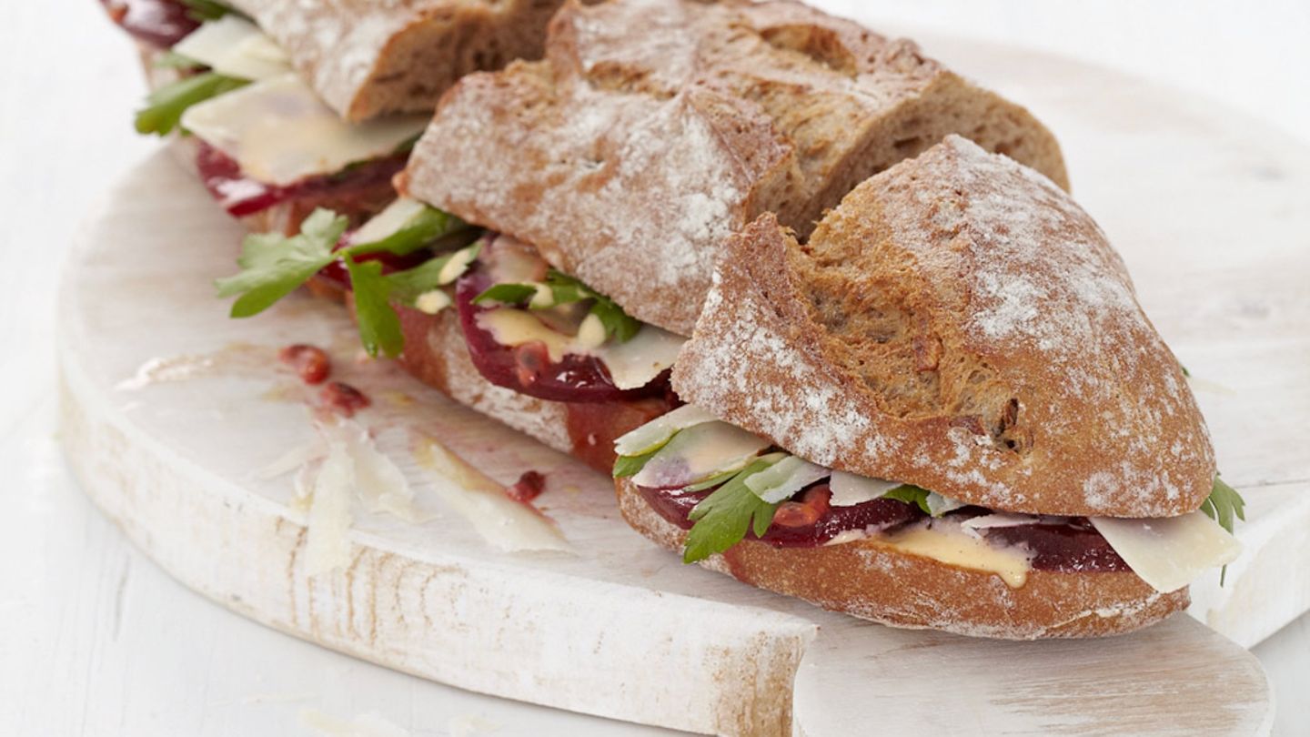 Roggen-Baguette mit Roter Bete und Chili-Mayonnaise Rezept