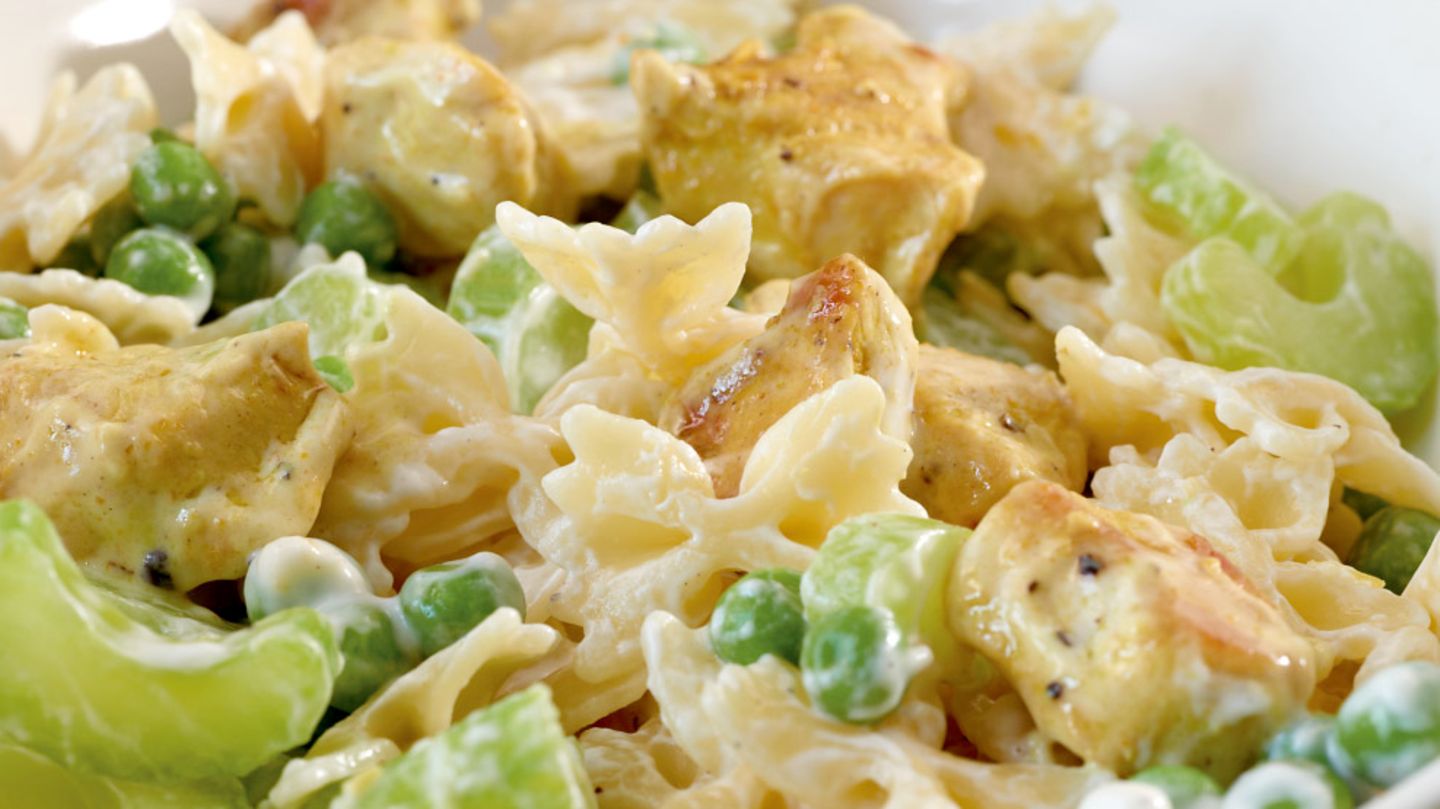 Nudelsalat mit Hähnchen Rezept
