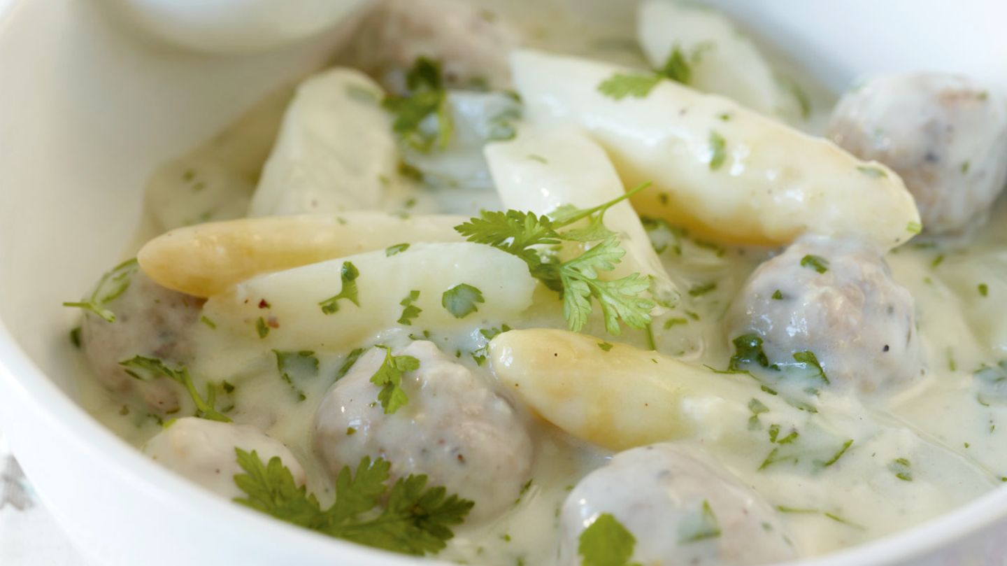 Spargel-Ragout mit Kerbel Rezept - [ESSEN UND TRINKEN]