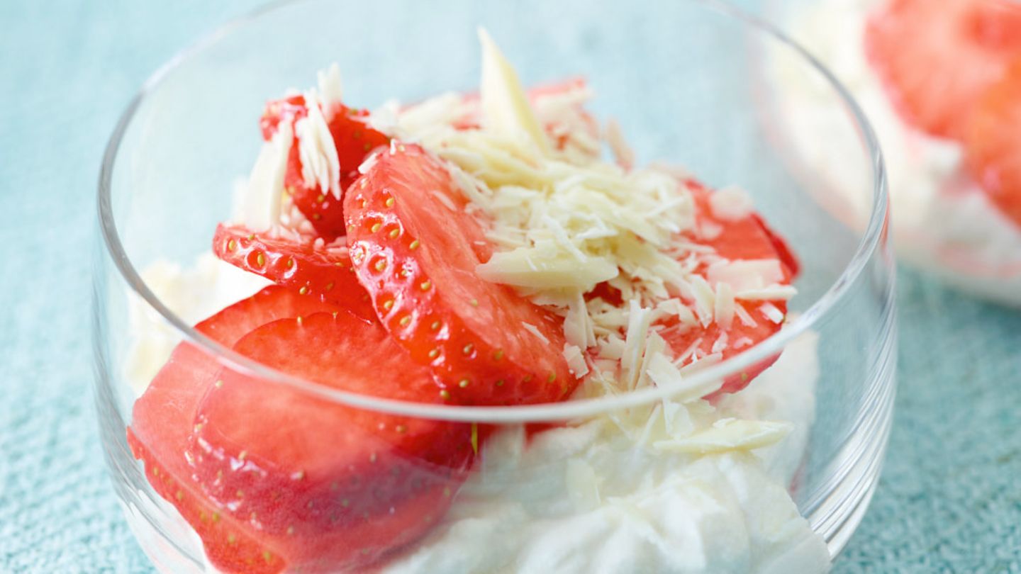 Ricottasahne mit Erdbeeren Rezept
