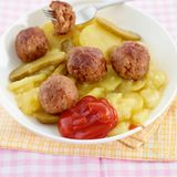 Kartoffelsalat mit Hackbällchen