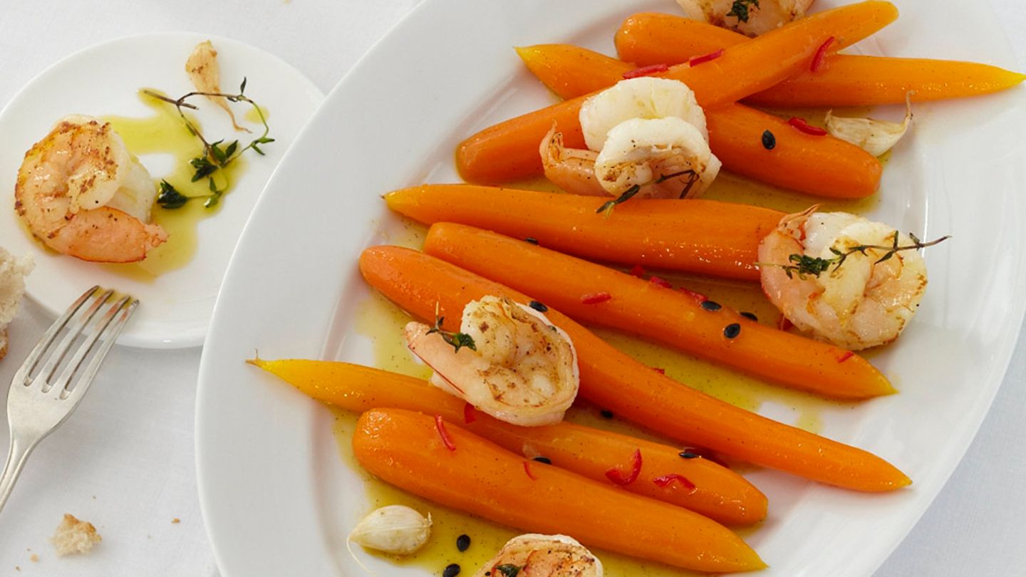 Möhren mit Maracuja-Dressing und Garnelen Rezept