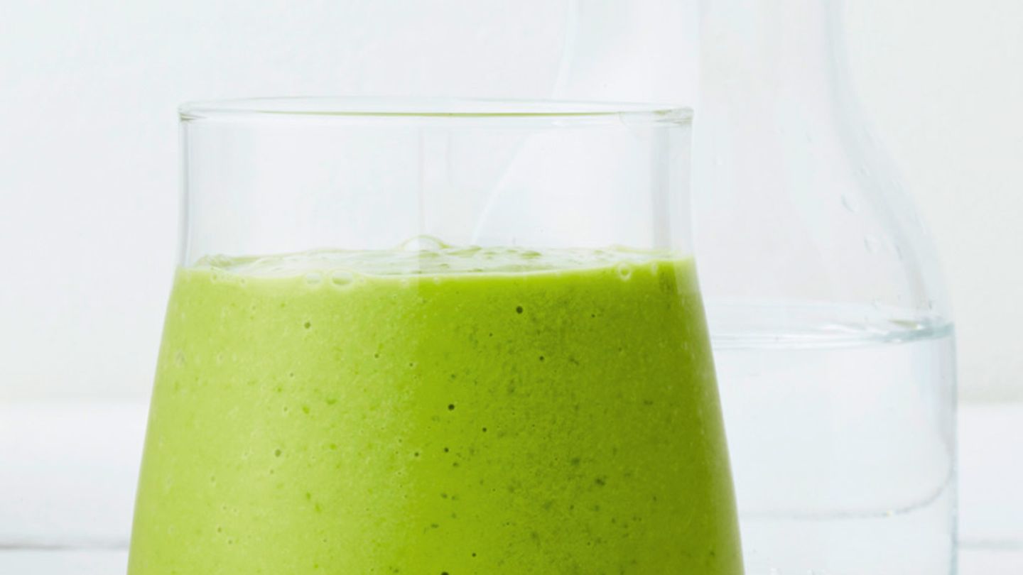 Smoothie mit Avocado und Salat Rezept