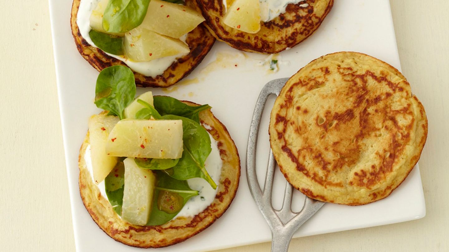 Marinierte Kohlrabi auf Kartoffel-Pfannkuchen Rezept