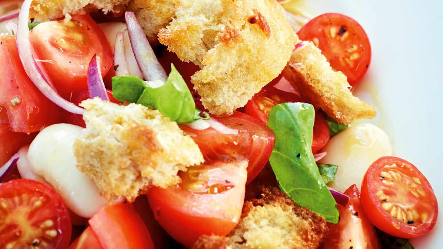Tomaten-Brot-Salat Rezept - [ESSEN UND TRINKEN]