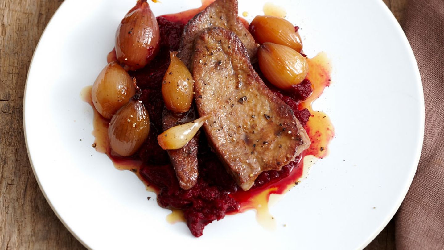 Kalbsleber mit Roter Bete und Schalotten Rezept