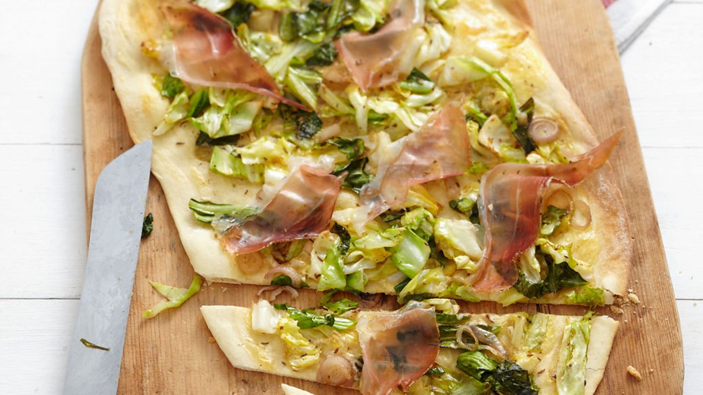 Spitzkohl-Flammkuchen Rezept