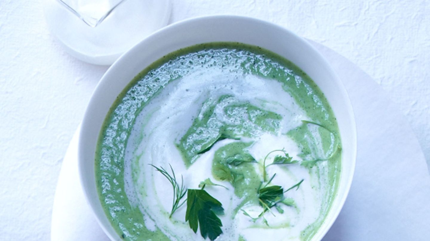 Kräutersuppe mit Zitronensahne Rezept