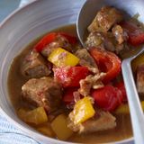 Schweinegulasch mit Paprika