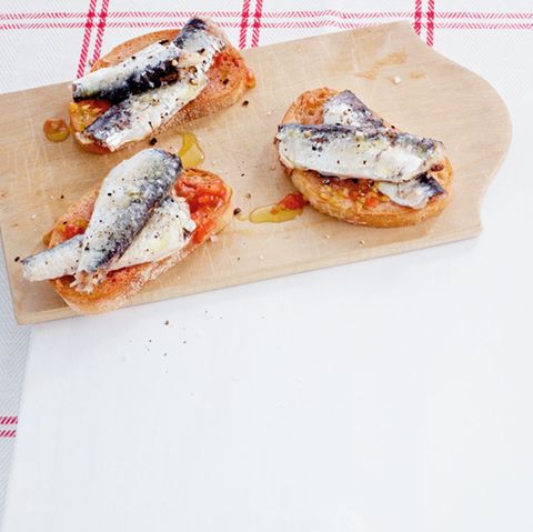 Crostini mit Sardine-Tomate