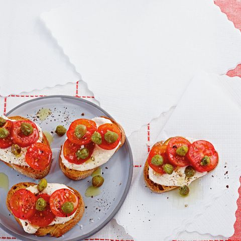 Crostini mit Thunfischcreme-Tomate
