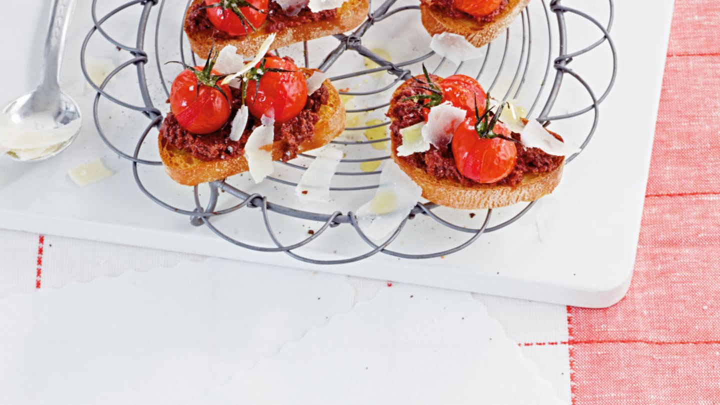 Crostini mit Tapenade-Grilltomate Rezept