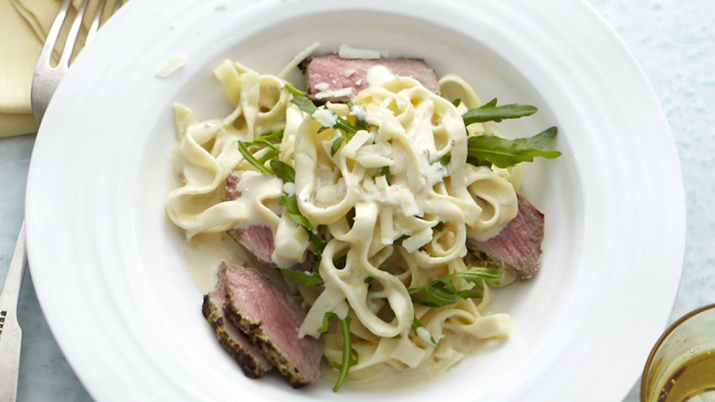 Steak-Tagliatelle mit Rauke Rezept