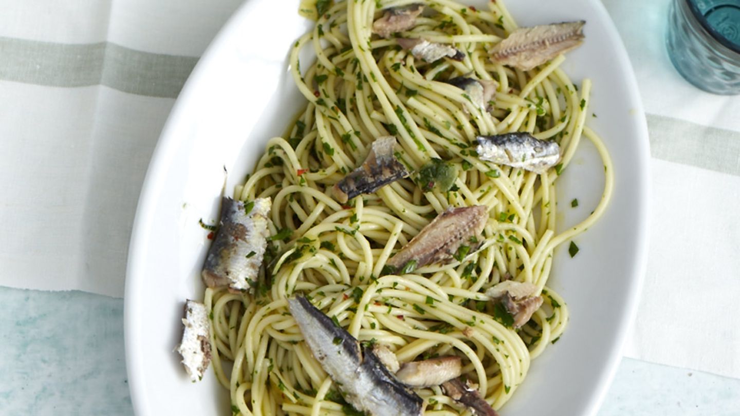 Spaghetti aglio olio mit Ölsardinen Rezept