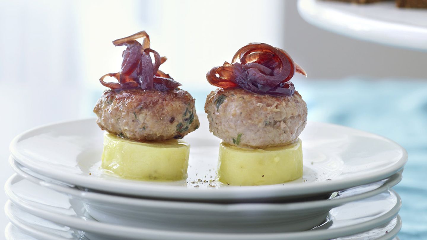 Kalbsfrikadellen mit roten Zwiebeln Rezept