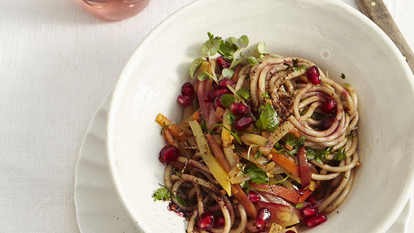 Kamut-Nudeln mit Steckrübe und Granatapfel Rezept
