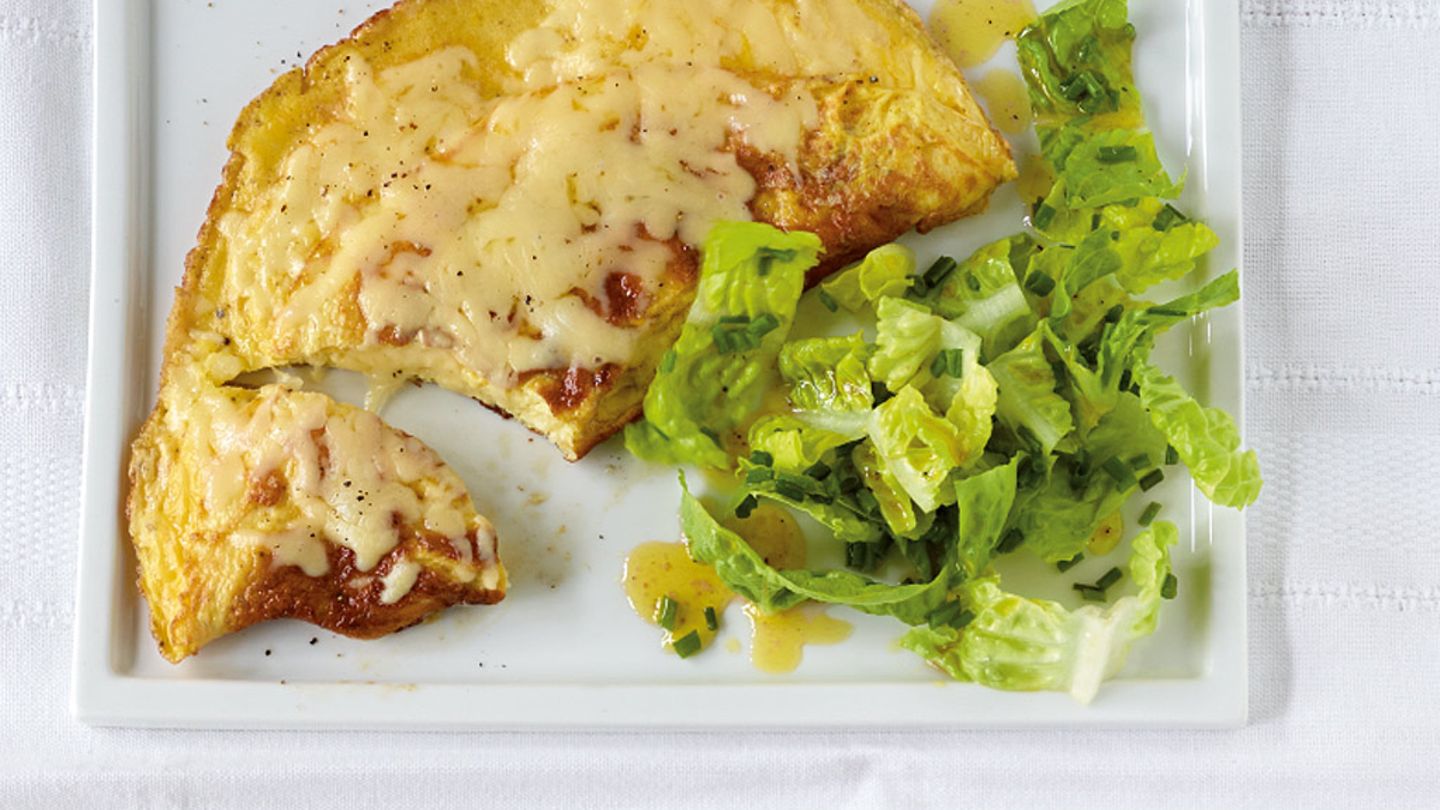 Käseomelett mit Salat Rezept
