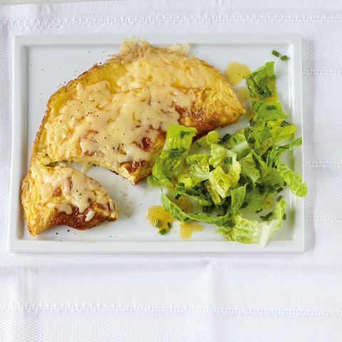 Käseomelett mit Salat