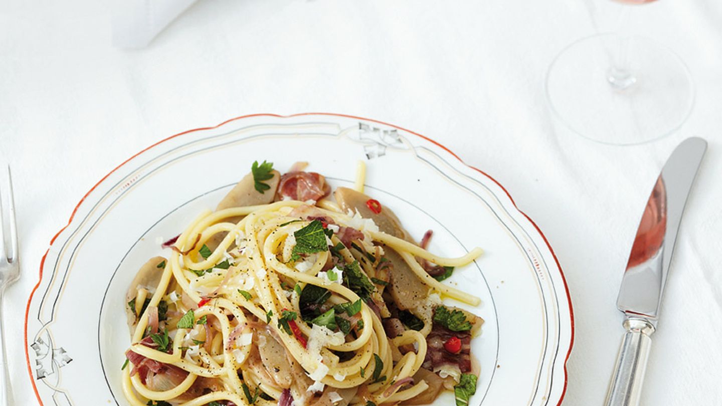 Bucatini mit Artischocken, Pancetta und Minze Rezept