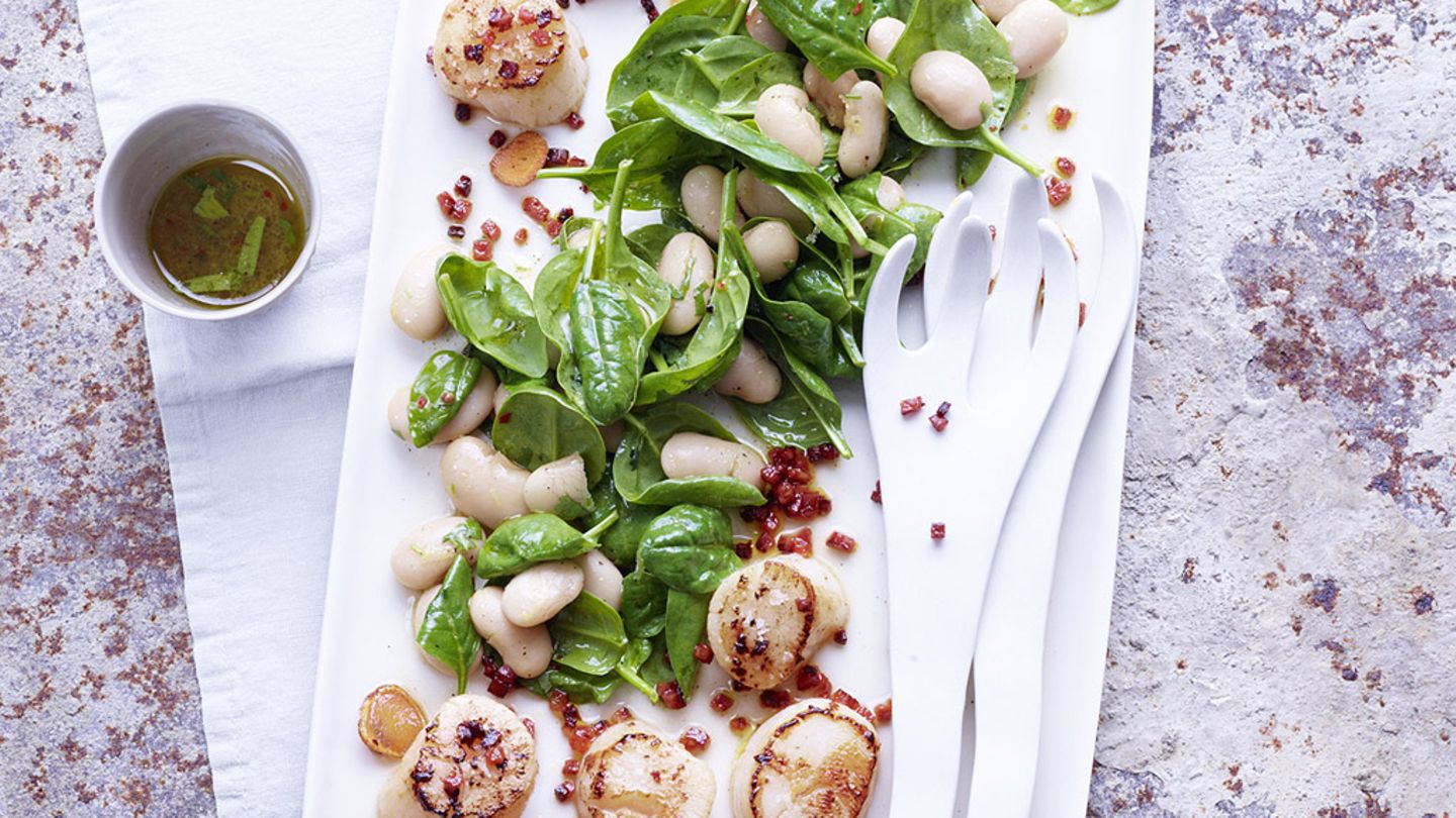 Bohnen-Spinat-Salat mit Jakobsmuscheln Rezept