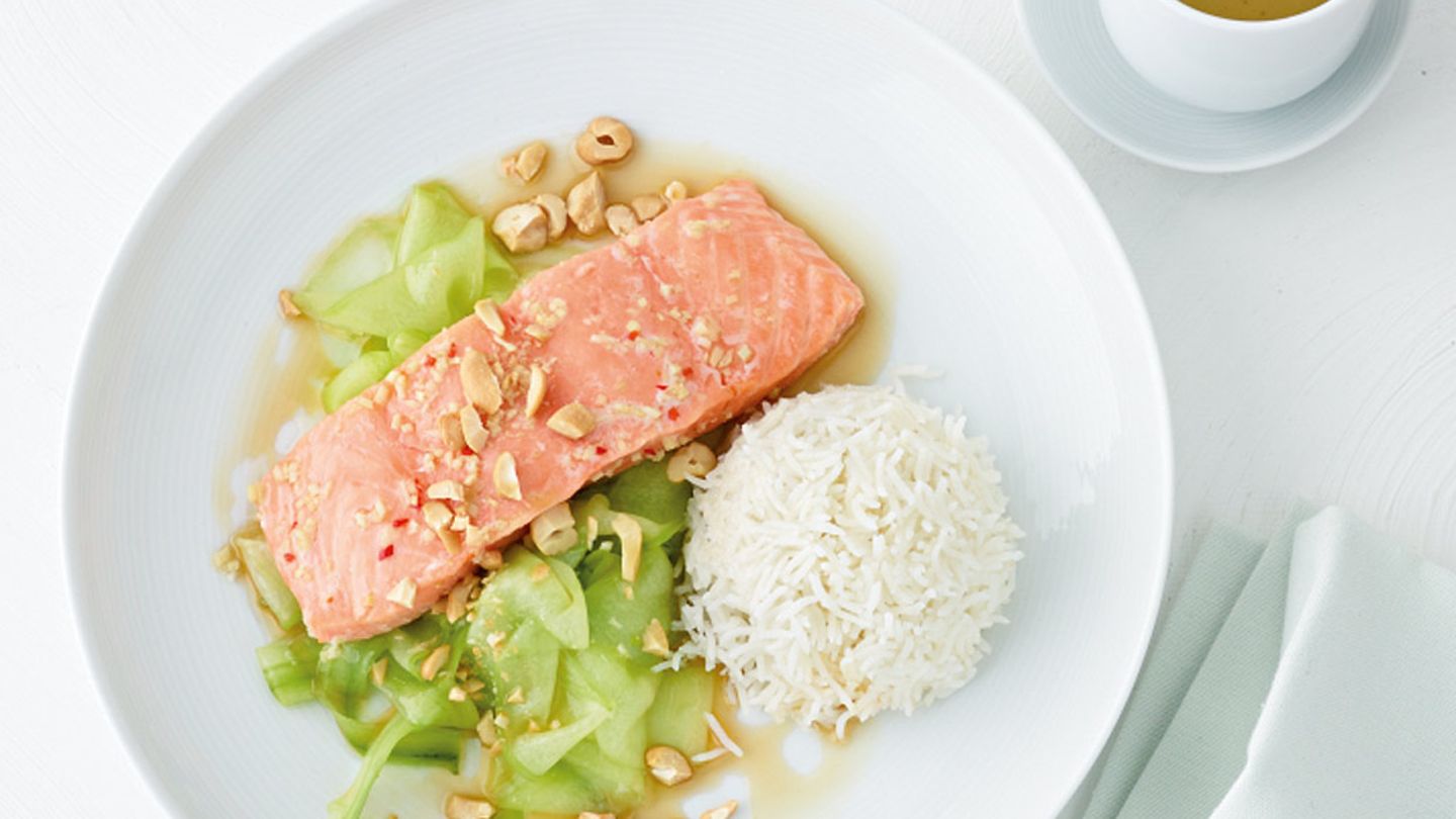 Asia-Lachs mit Gurkensalat Rezept