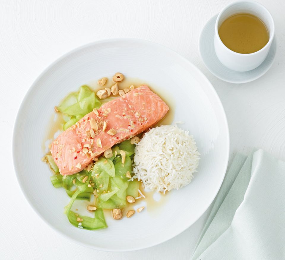 Lachs liefert gesunde, essentielle Fettsäuren Lachs liefert gesunde, essentielle Fettsäuren