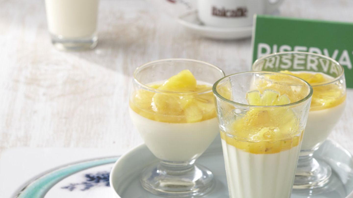 Kardamom-Panna-cotta mit Ananas Rezept