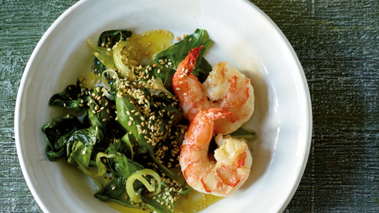 Sesamspinat mit Garnelen Rezept