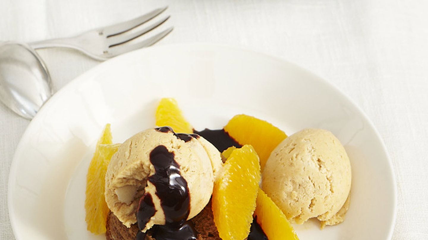 Mandelparfait mit Espresso-Biskuit Rezept