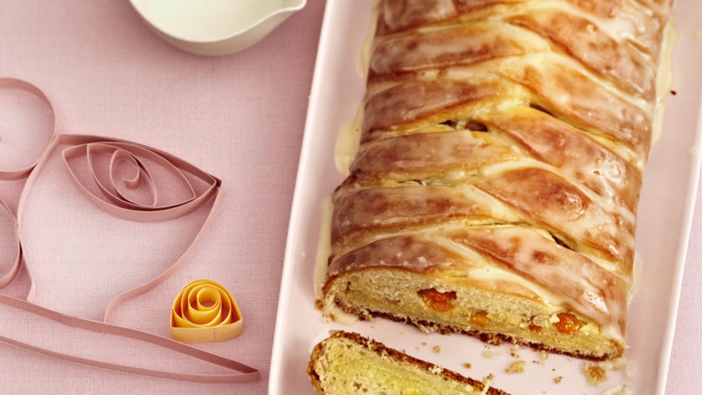 Hefestriezel mit Marzipanfüllung Rezept
