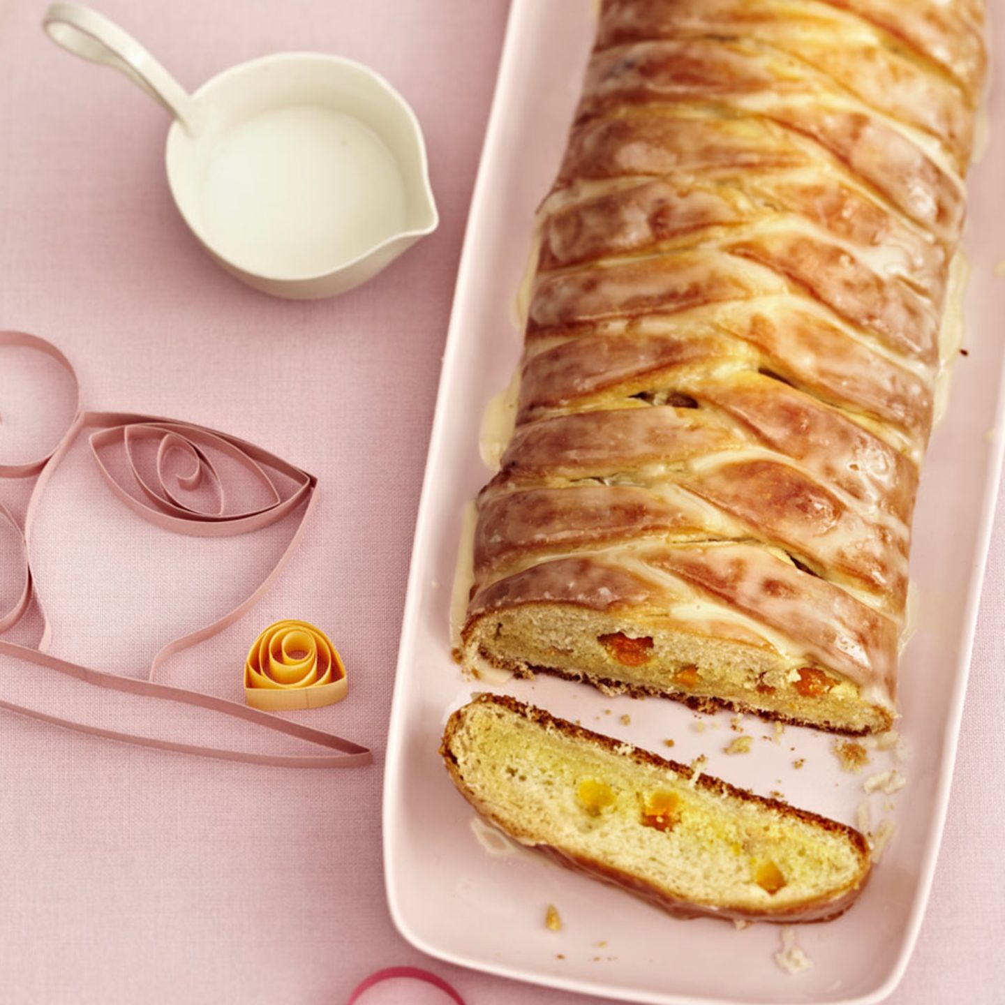Hefestriezel mit Marzipanfüllung
