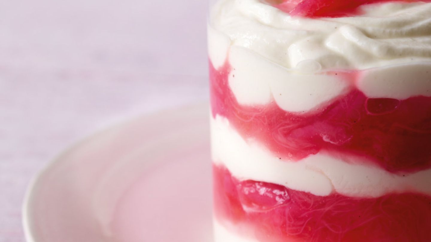 Rhabarber-Quark-Schichtspeise Rezept - [ESSEN UND TRINKEN]