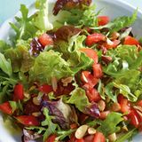Grüner Salat mit Tomaten-Vinaigrette