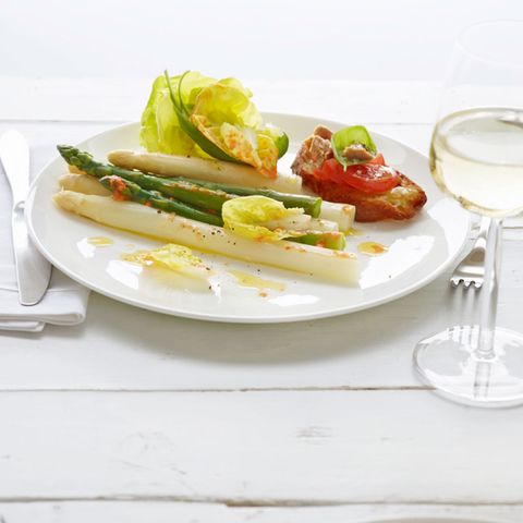Spargelsalat mit Paprika-Dressing