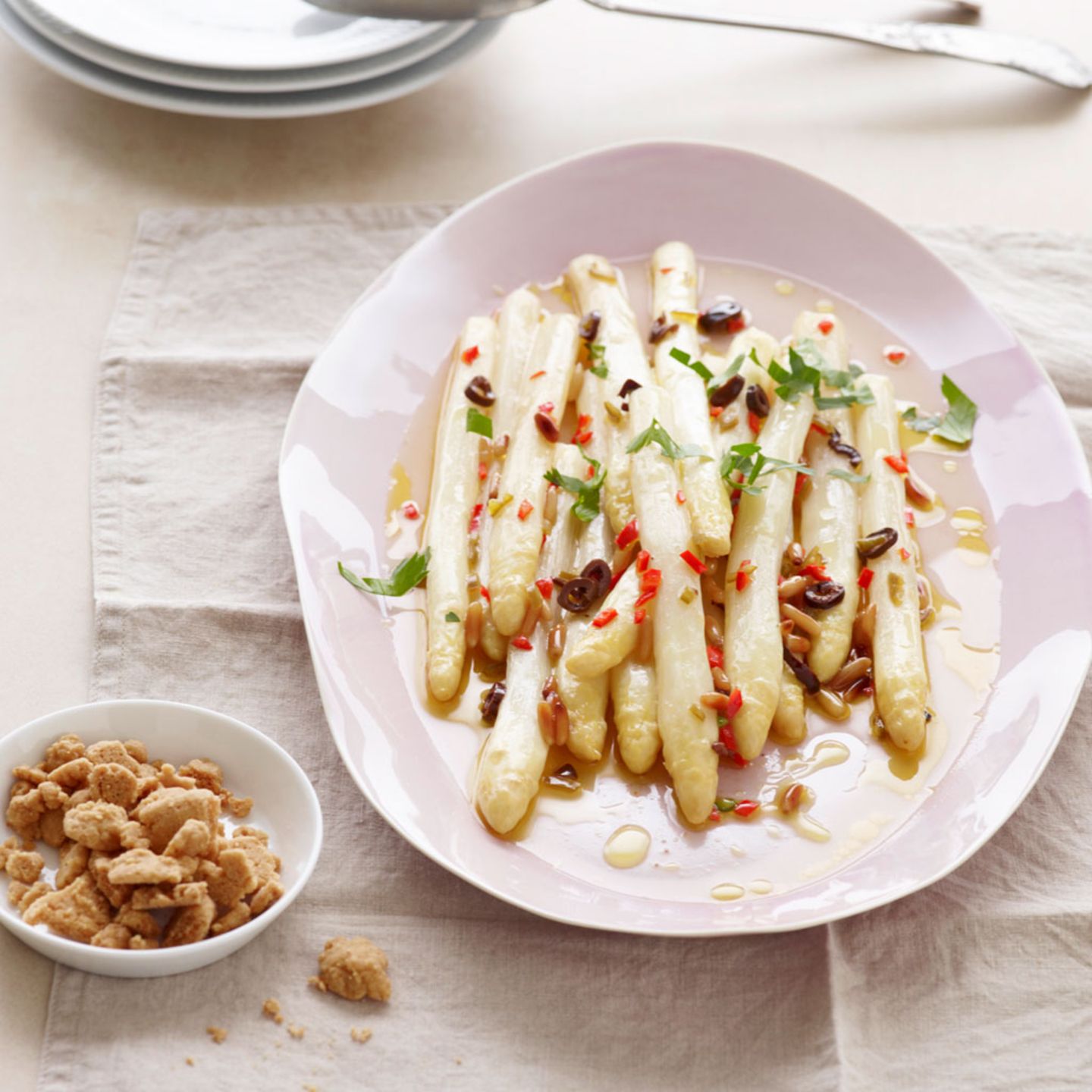 Ofenspargel mit Zitronenstreuseln