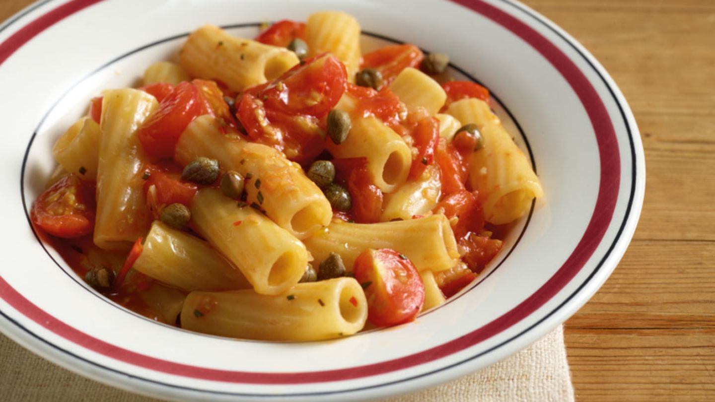 Tomatennudeln mit Kapern Rezept