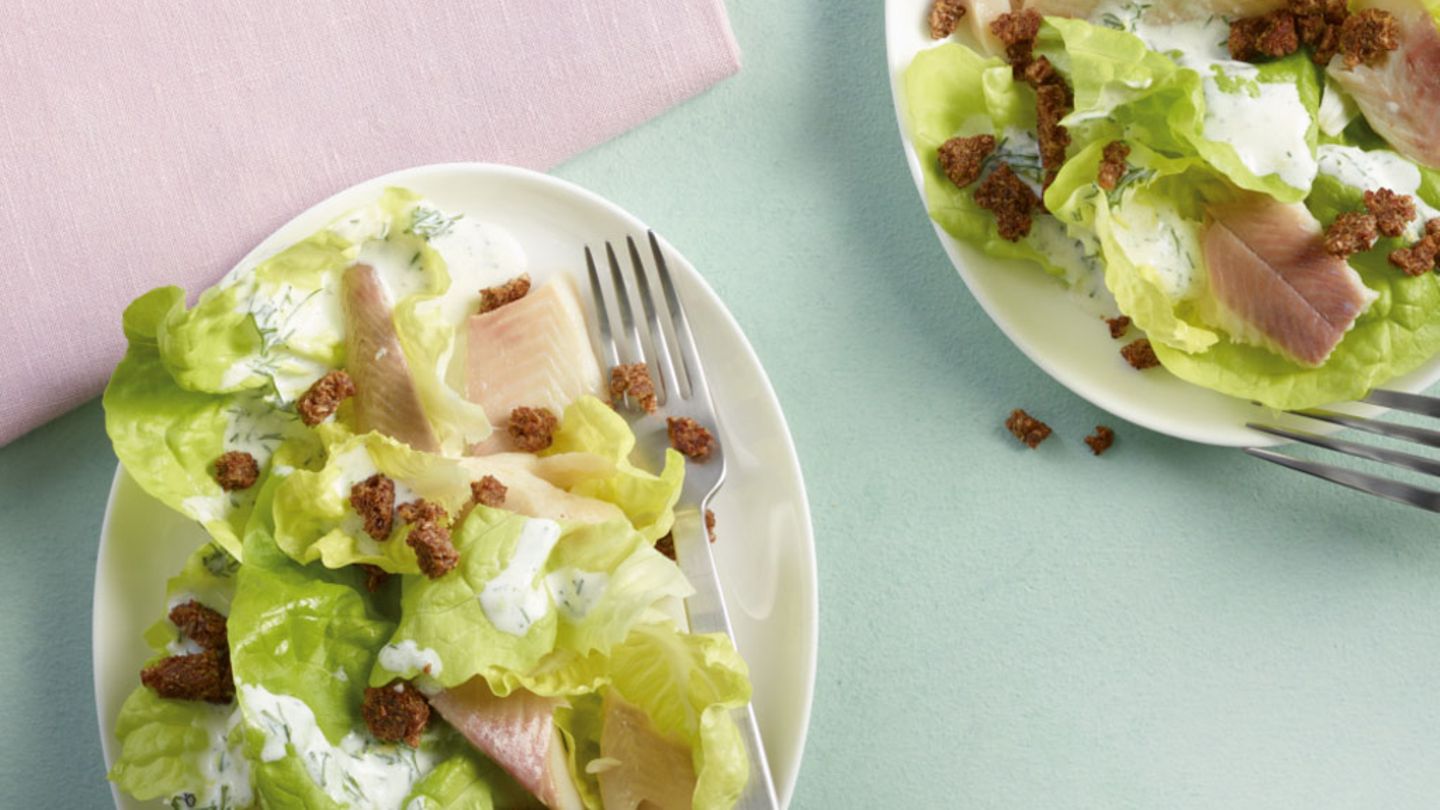 Salat mit Räucherforelle Rezept