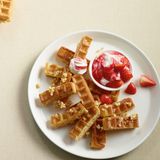 Süße Pommes mit Erdbeerquark