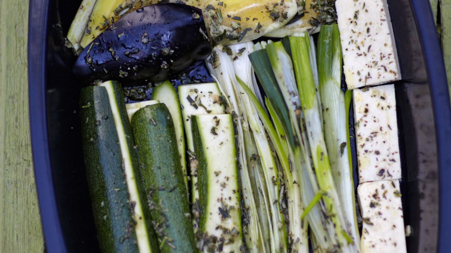 Gemüse und Grillkäse in Kräutermarinade Rezept