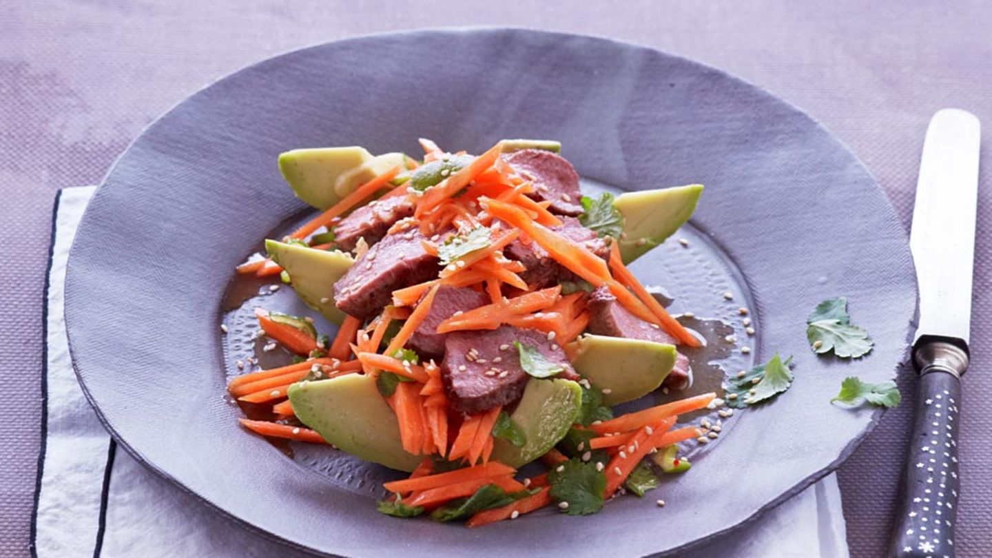 Avocado-Möhren-Salat mit Lammfilet Rezept